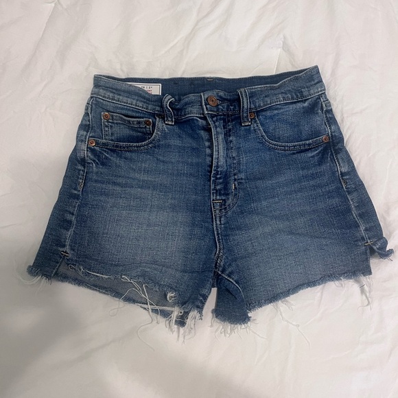 GAP brand 26 | 2 P 4” SHORT HIGH RISE light wash. Boho, Festive style! - Picture 1 of 3